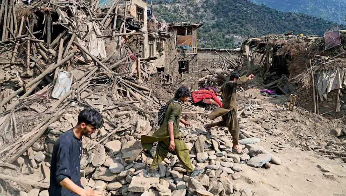 Supera los 2.200 el número de muertos por el devastador terremoto en Afganistán