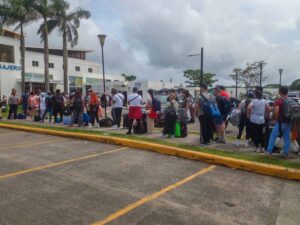 Aficionados costarricenses llegan a Nicaragua apoyar a su selección