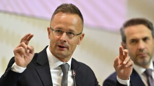 Szijjarto: Hungría compra crudo ruso abiertamente, mientras otros en la UE lo hacen en secreto
