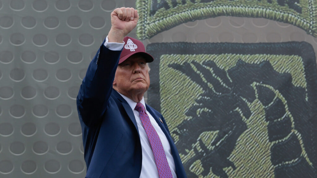 Trump amenaza a Chicago: "Sabrán por qué se llama Departamento de GUERRA"