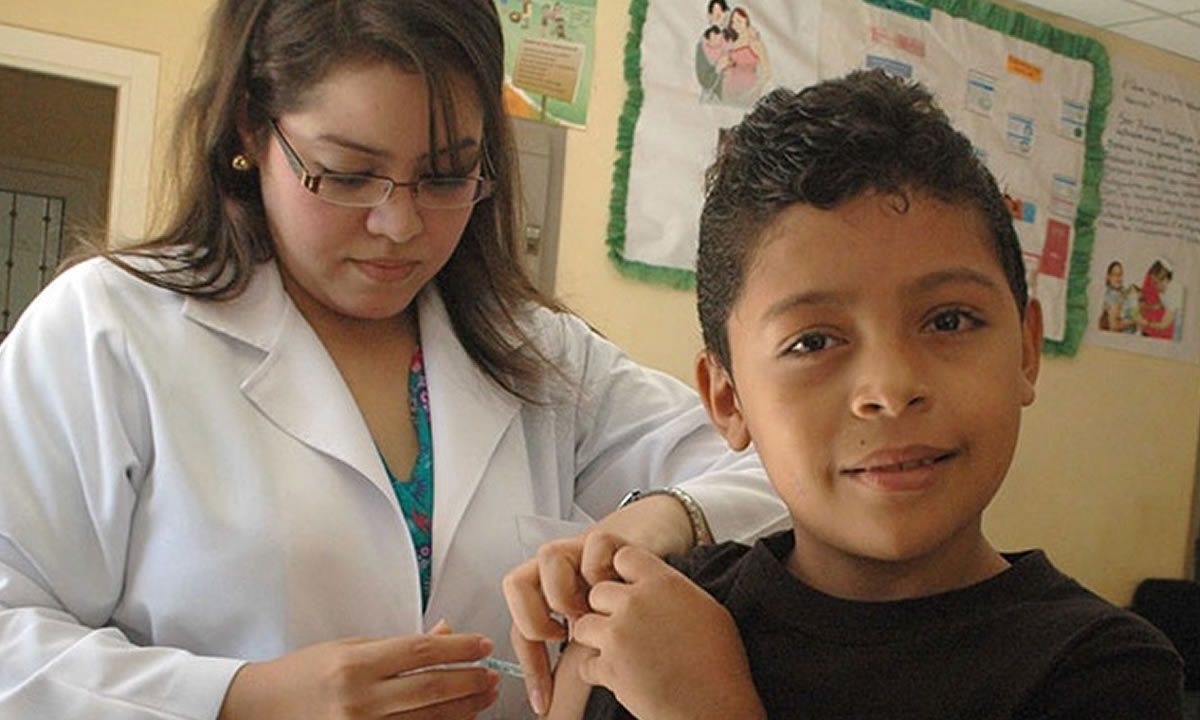 Vacunación del VPH en niños representa un ejemplo de prevención en la región