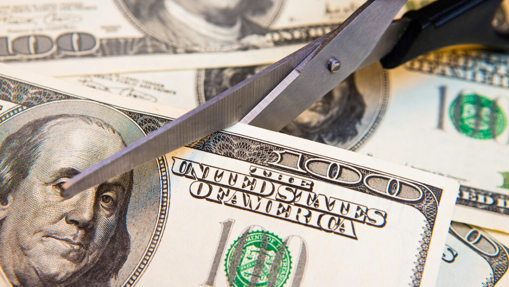 También resaltó el potencial frente al dólar del real brasileño, así como el peso en México, Chile, Uruguay y Colombia. Con menor apreciación también destacó el guaraní paraguayo, el colón costarricense y el quetzal guatemalteco. "Los mercados siguen centrados en una Fed que ahora se prevé más 'dovish' de lo esperado hace apenas unas semanas", apuntaron los estrategas del BBVA FX Strategy referidos por Bloomberg este martes. Con la depreciación del dólar y las tensiones comerciales, producto de los aranceles de Trump, analistas han considerado que Latinoamérica puede repotenciarse como destino para los inversores.