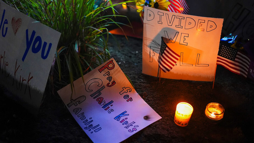 EE.UU. revocará visados a quienes "glorifiquen" el asesinato de Kirk