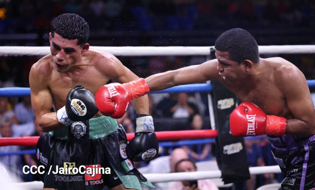 El Chocolatito González venció al Ratón Robles por decisión unánime