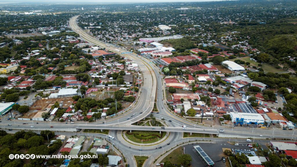 Conductores del transporte conocen nuevo esquema de circulación en pista Héroes de la Insurrección