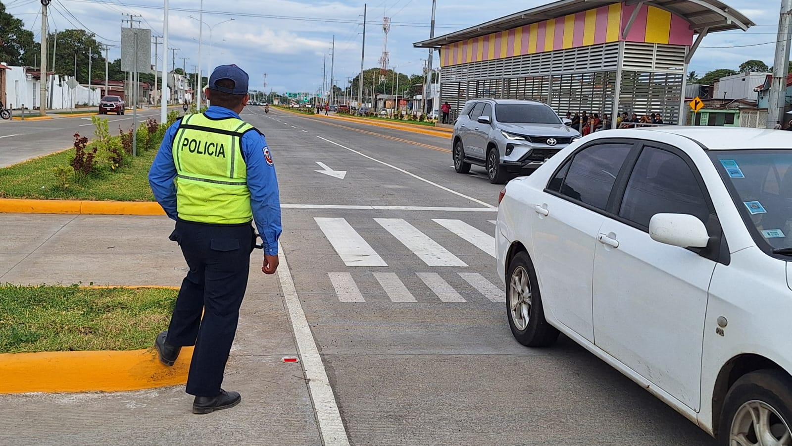 Caponeras que operen ilegalmente en la Pista Héroes de la Insurrección serán trasladadas al depósito vehicular