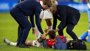 El peligro que esconden los cabezazos en el fútbol