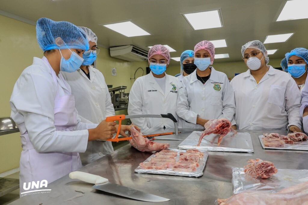 Inauguran primera escuela de cárnicos en la UNA
