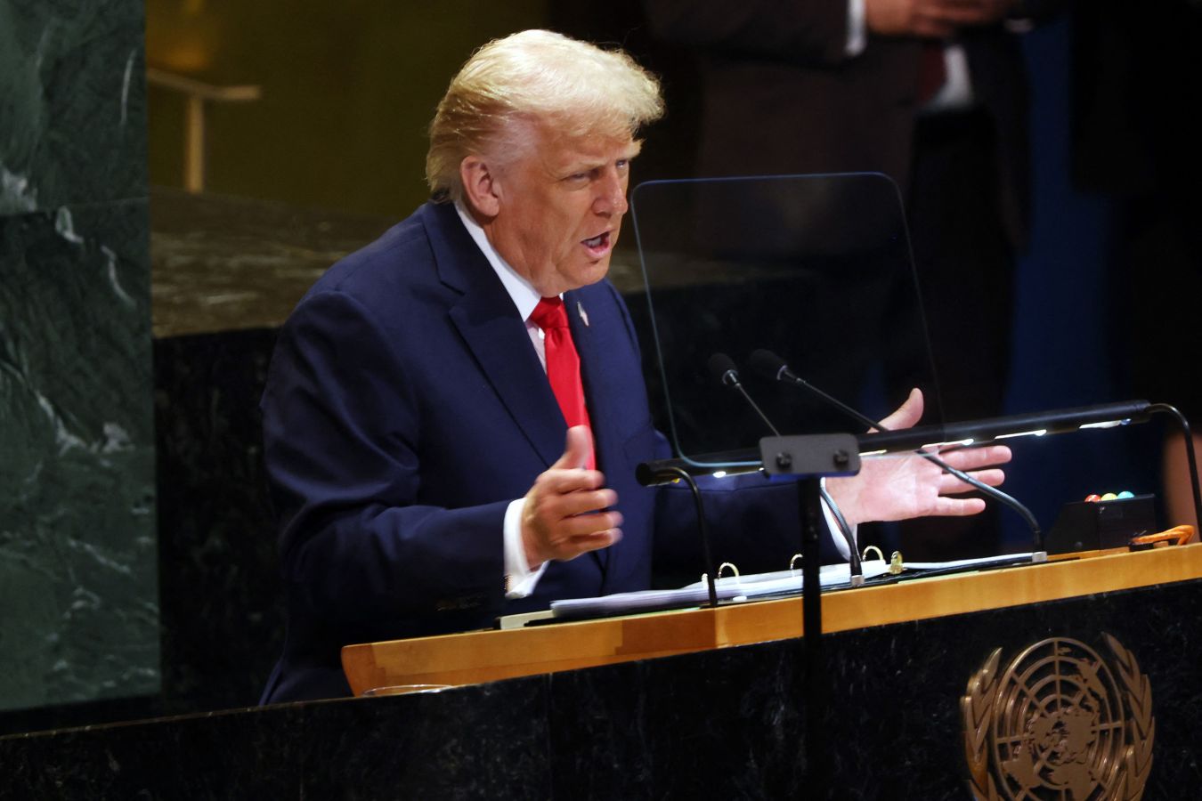 Trump agradece a Bukele por “recibir y encarcelar” a migrantes expulsados de EEUU