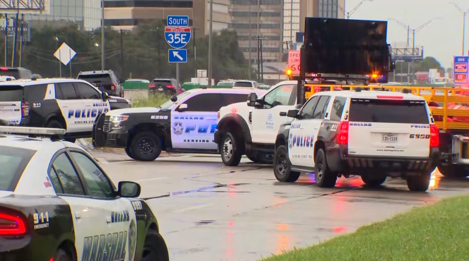 Policía confirma un muerto por tiroteo en centro de detención de migrantes en Texas