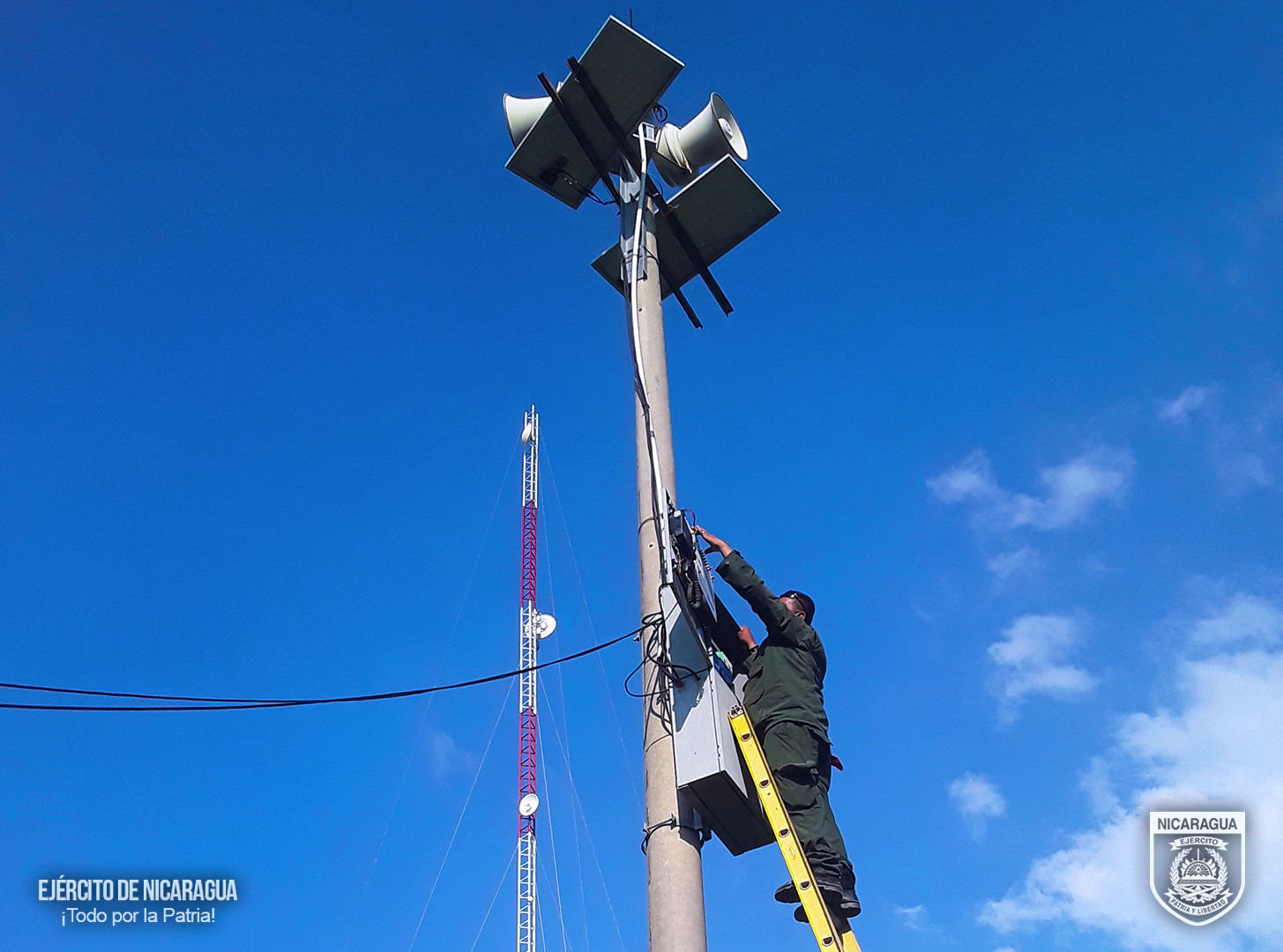 Ejército realiza mantenimiento preventivo a 58 sirenas del Sistema de Alerta Temprana