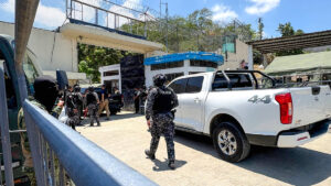 Choque de bandas rivales provoca brutal matanza en cárcel de Ecuador