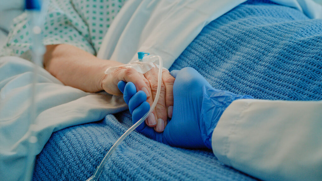 Mujer muere tras pisar un líquido mortal conocido como 'agua que disuelve los huesos'