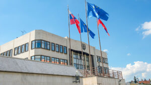 Un país de la UE introduce cambios anti-LGBT en su Constitución