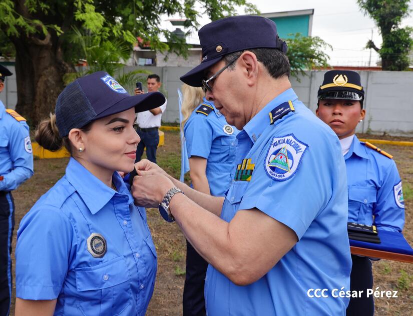 Policía Nacional asciende en grados a 70 miembros de la institución