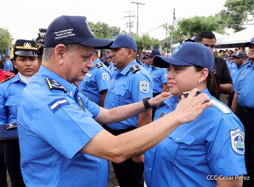 Policía Nacional celebra ascenso a 480 oficiales en el Complejo Policial Faustino Ruiz