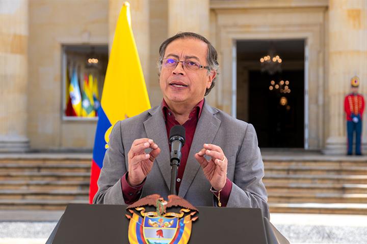 Presidente de Colombia orientó a su gabinete alejarse de la OTAN