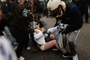 Un jubilado detenido y al menos una 20 de heridos durante represión en Argentina