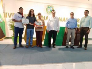 UNA reconoce a estudiantes por su excelencia académica