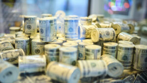 El dólar sufre una caída en las reservas globales no vista en 30 años