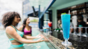 La crisis sanitaria que obliga a este país a buscar un 'antídoto' al metanol