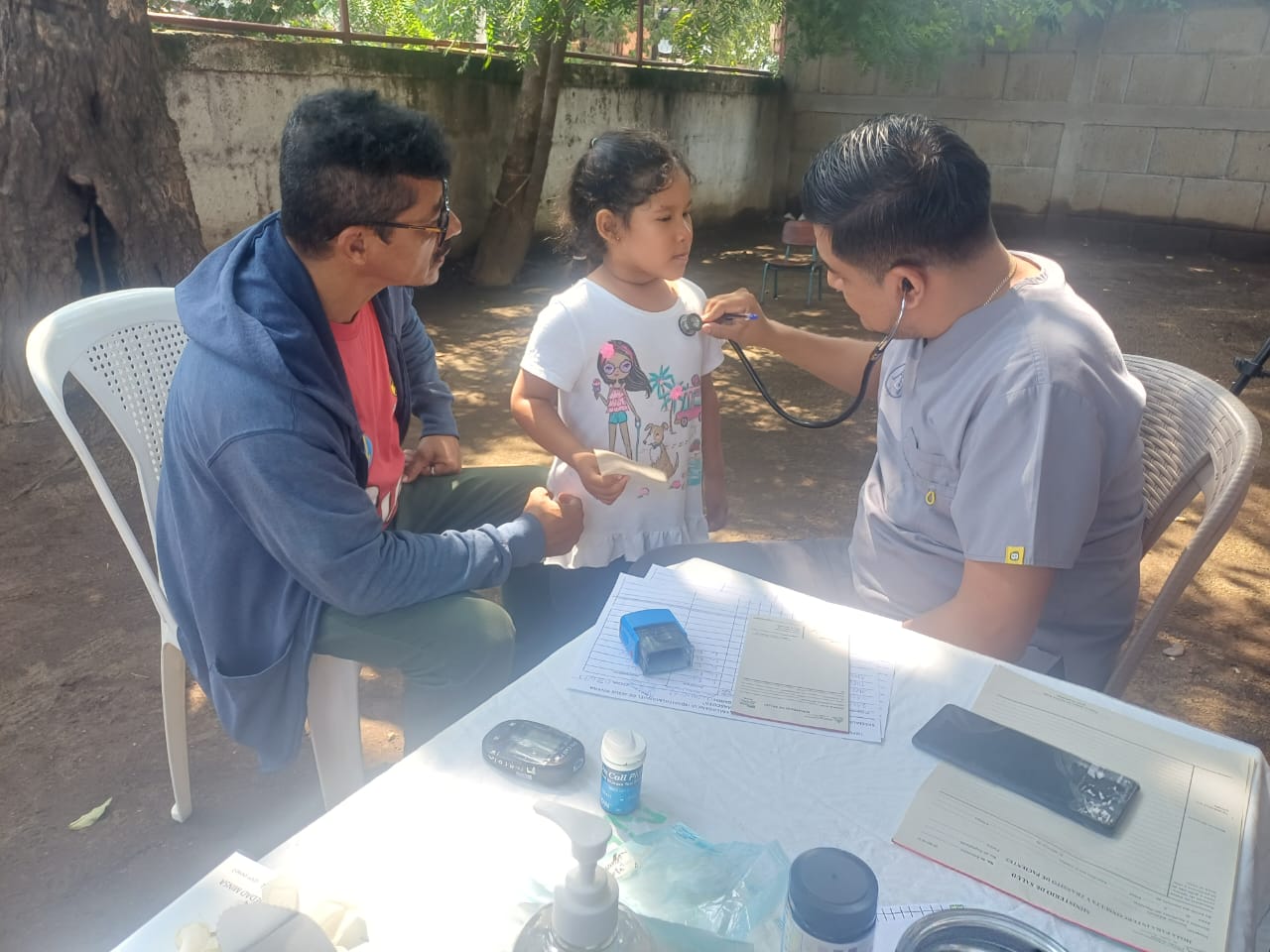 Feria de salud atiende a niños del Barrio Bóer en Managua