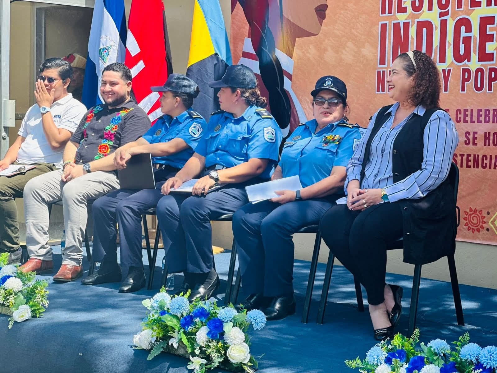 Centro Juventud de la Policía Nacional celebra feria intercultural en saludo al Día de la Resistencia Indígena
