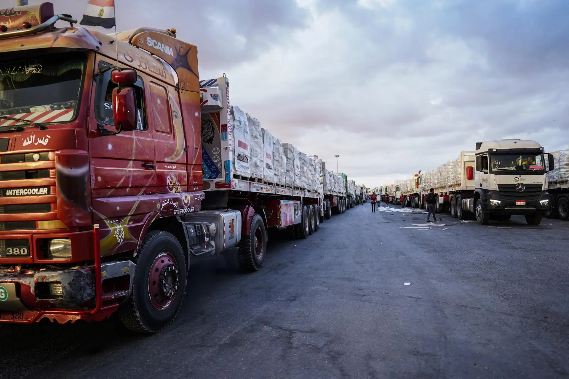 Cientos de camiones con ayuda humanitaria ingresan a Gaza desde Egipto por Rafah