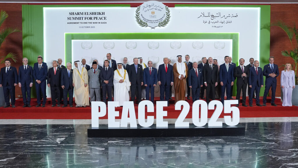 Los líderes mundiales firman el acuerdo de paz de Gaza