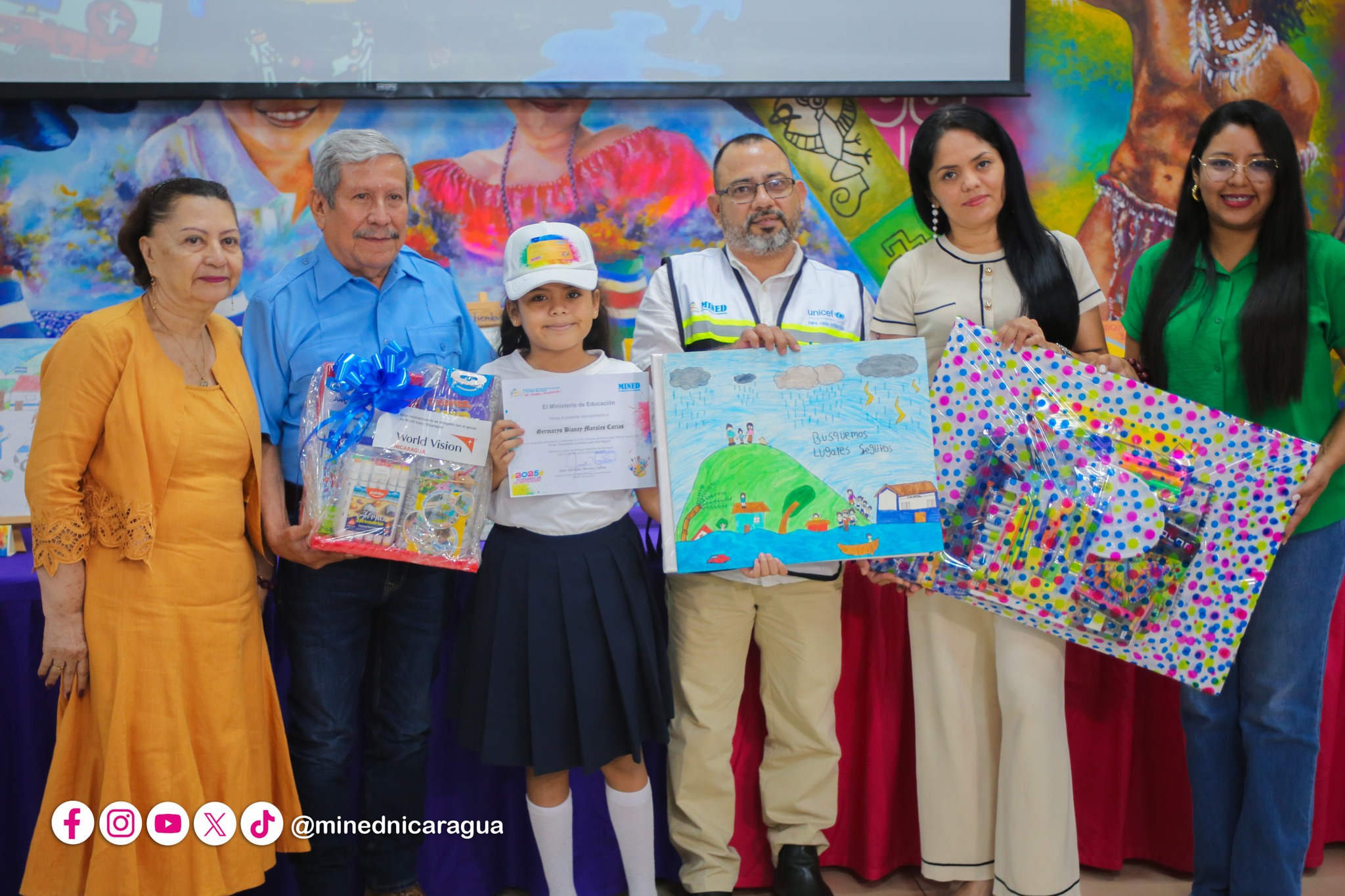Premian a estudiantes que expresaron a través del arte sus conocimientos en gestión de riesgo