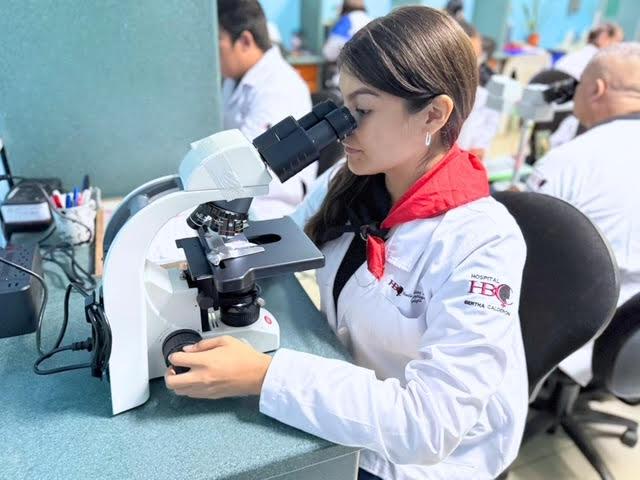 Minsa entregará nuevos microscopios a hospitales y centros de salud del país