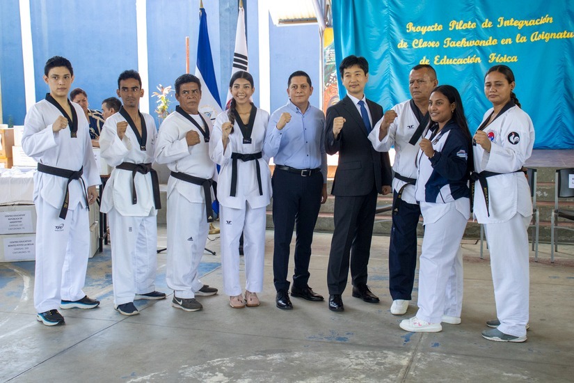 Corea dona indumentarias para taekwondo a centros educativos de Nicaragua