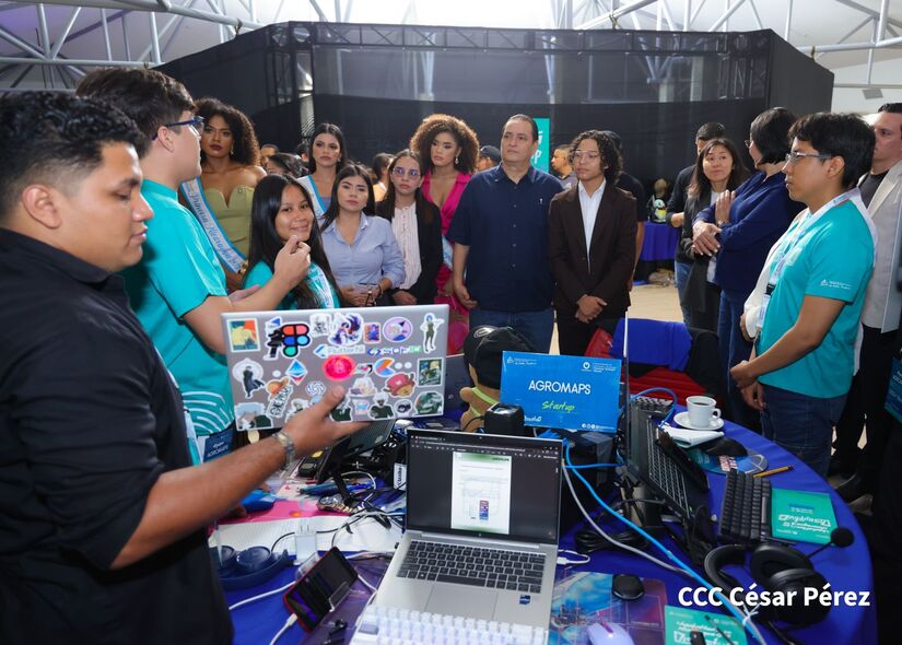 Arranca Hackathon con 400 jóvenes creativos