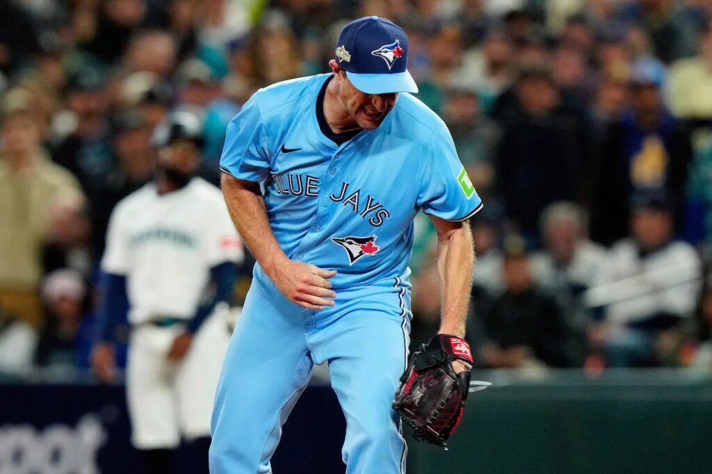 Scherzer brilla como antes y los Blue Jays vencen a los Mariners para empatar su Serie de Campeonato