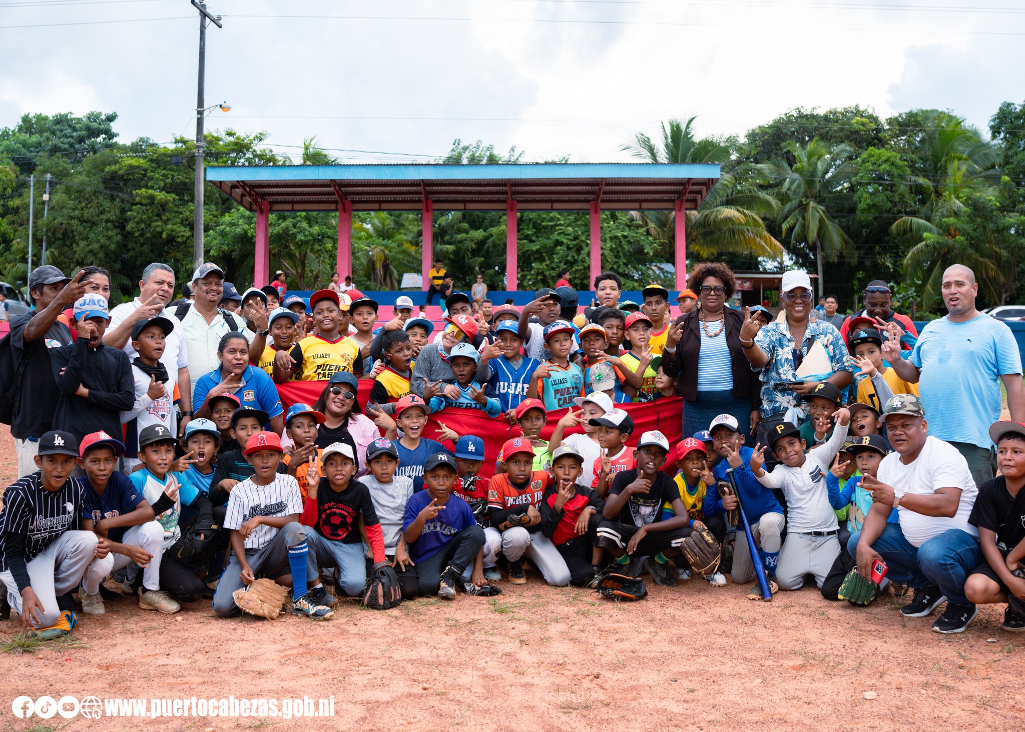 Alcaldía de Puerto Cabezas inaugura mejoras del campo de fútbol y softball
