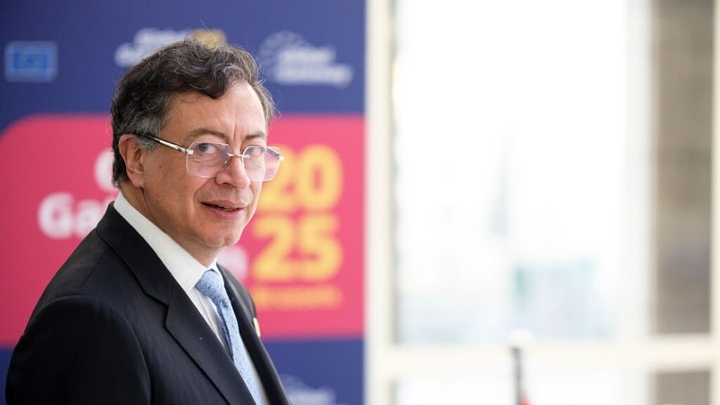 "Jamás de rodillas": El primer comentario de Petro a la sanción de EEUU