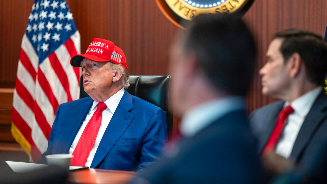 ¿Quién está detrás del cambio de postura repentino de Trump sobre Rusia?