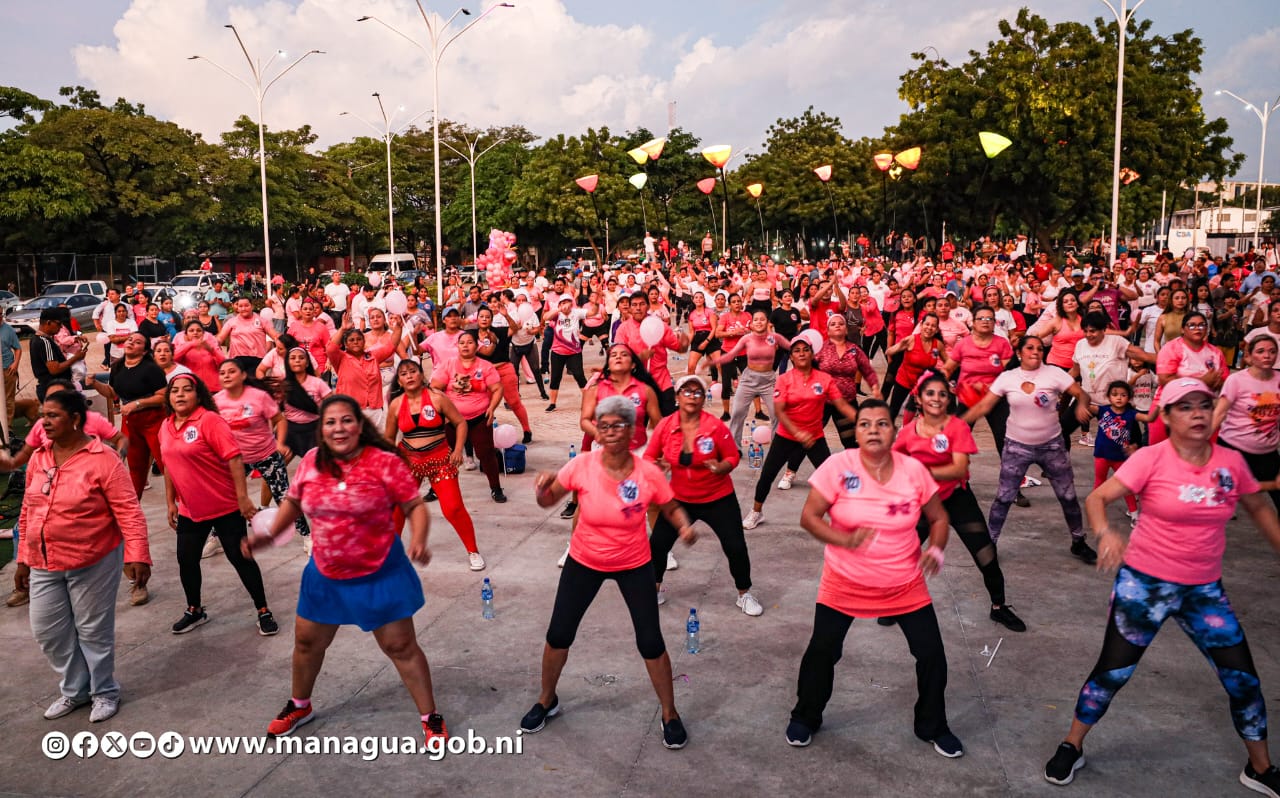 Zumbatón Rosa reúne a más de 500 protagonistas que bailaron por la vida