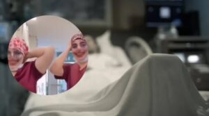 Médicas se divierten y usan filtros de payaso mientras una paciente grita de dolor