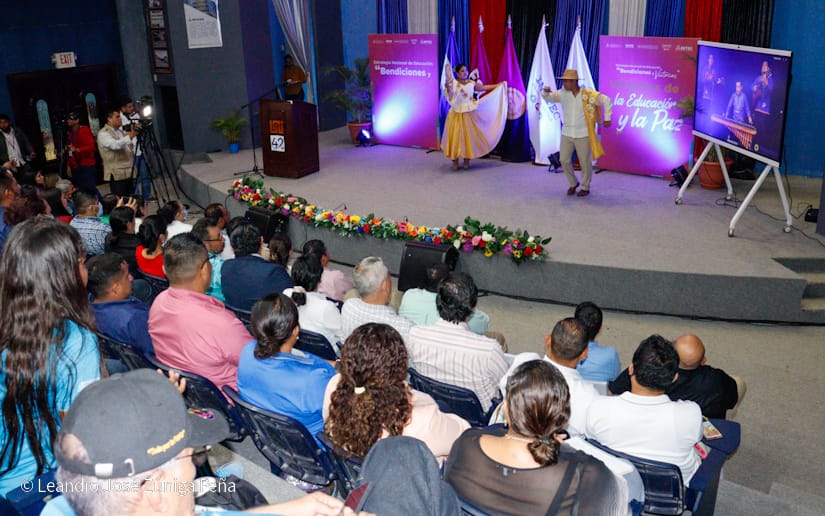 Más de 450 estudiantes universitarios participan en encuentro de investigación educativa