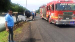 Choque entre camión y mototaxi deja seis lesionados