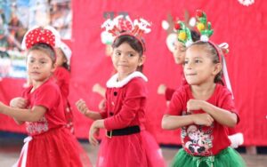 Realizan festival navideño en el Colegio Público 14 de Septiembre