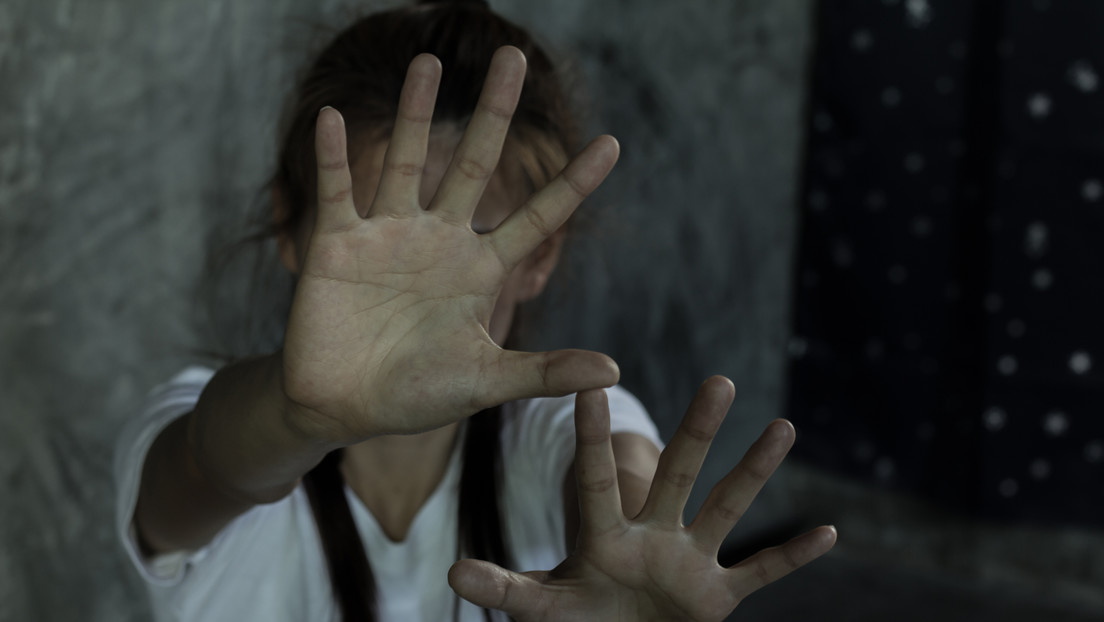 Pastor obligaba a sus hijas a ver como violaba a sus hermanas de 6 y 7 años
