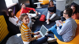 Nueva filosofía laboral de la generación Z que está ganando terreno