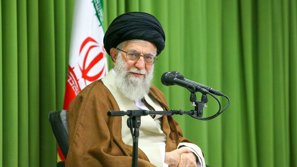 Líder supremo de Irán lanza un ultimátum a EEUU