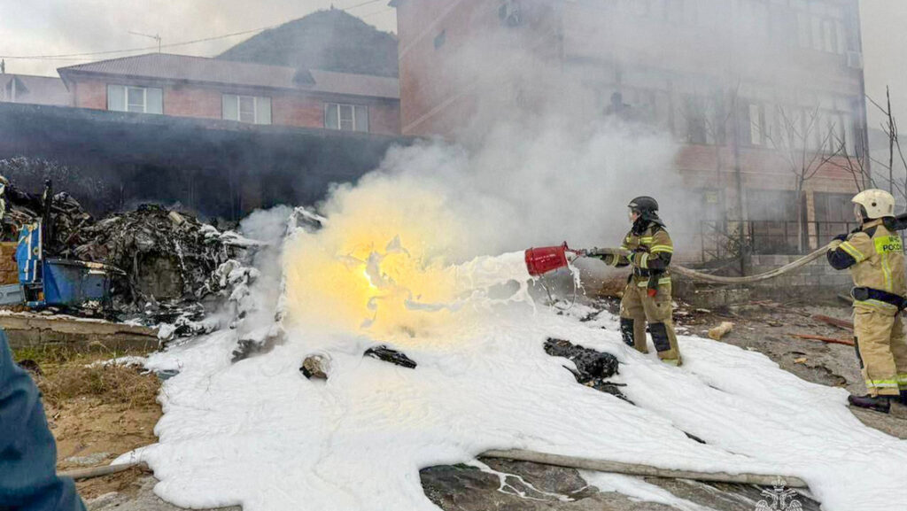 Helicóptero con turistas se estrella contra vivienda en Rusia