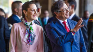 Petro se solidariza con Sheinbaum ante las hostilidades de Perú