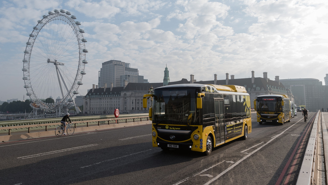 ¿Apagar los autobuses a distancia?: otro país se suma al nuevo ‘temor’ en torno a China