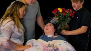 Milagro médico: joven nacida casi sin cerebro cumple 20 años