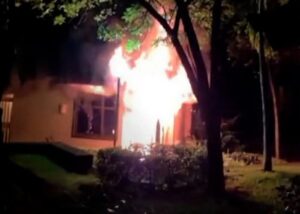 Incendio devora cabaña de Barceló Montelimar